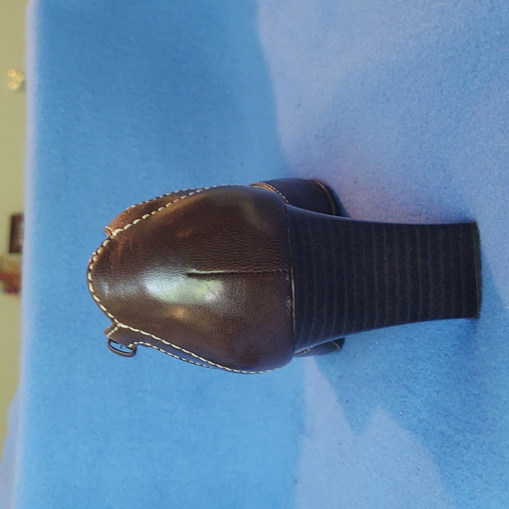 Heels - Picture 3 of 3